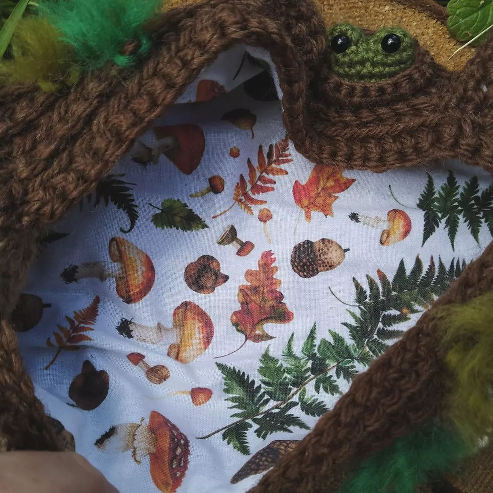Thumbnail: Tree Log Pouch