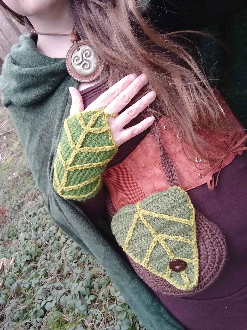 Thumbnail: Elven Leaf Arm Bracers