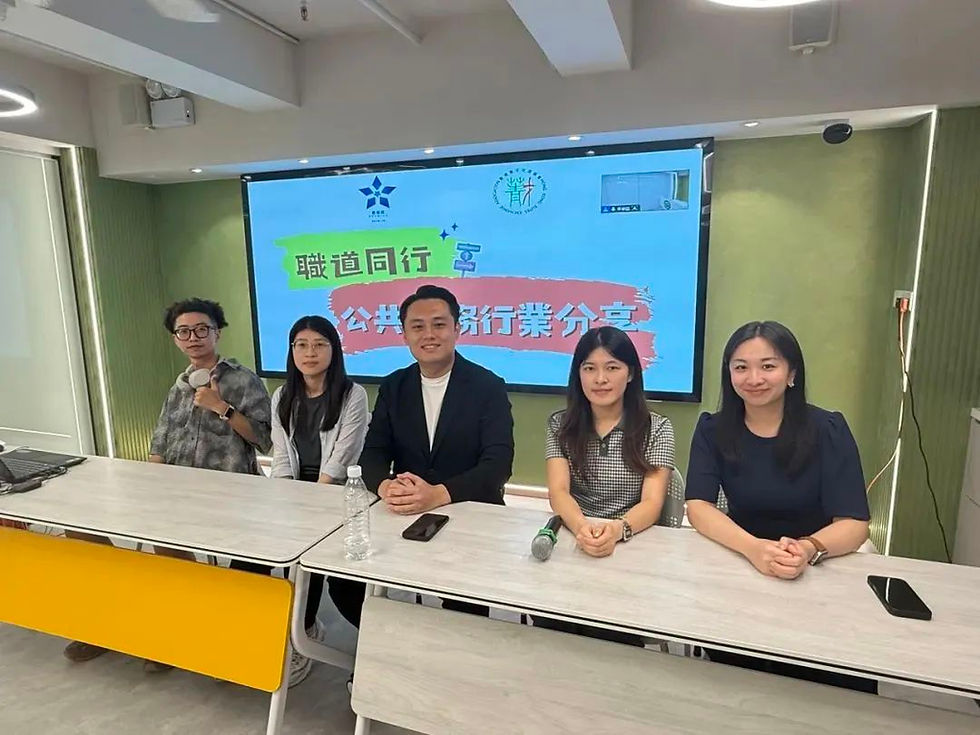 從左到右依次是:陳家明師兄、易曉燕師姐、朱煥釗師兄、蔡詠如師姐和黃樂妍師姐(主持人)