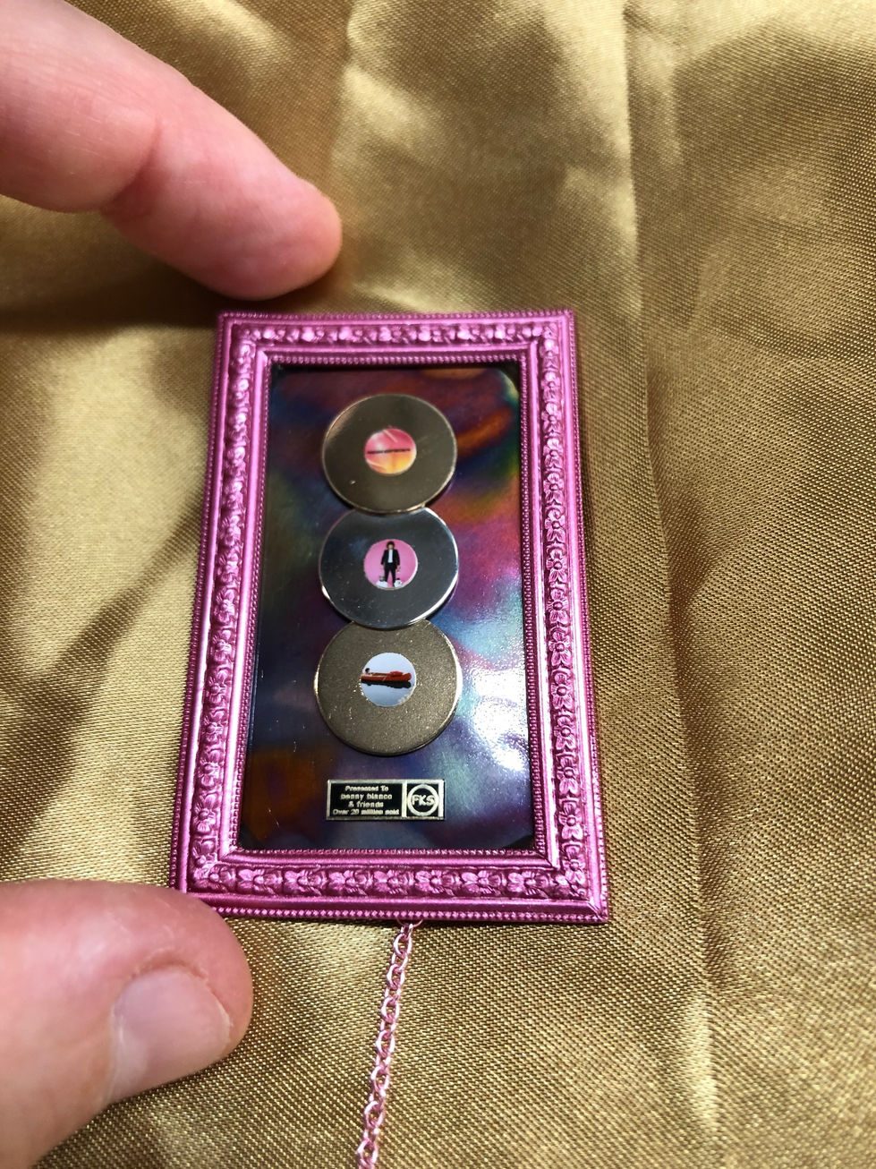 bb final frame in fingertips