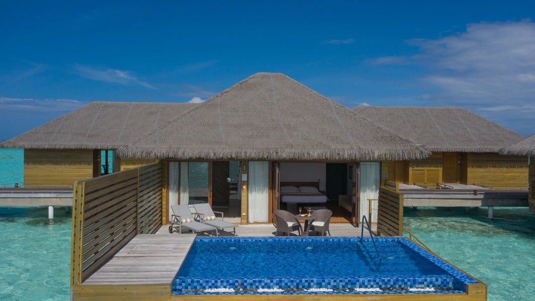 For an exclusive experience in the Maldives with Cocoon Maldives Resort makes sure that couples and families can experience moments of tranquility and relaxation in a unique location nestled in the Indian Ocean.