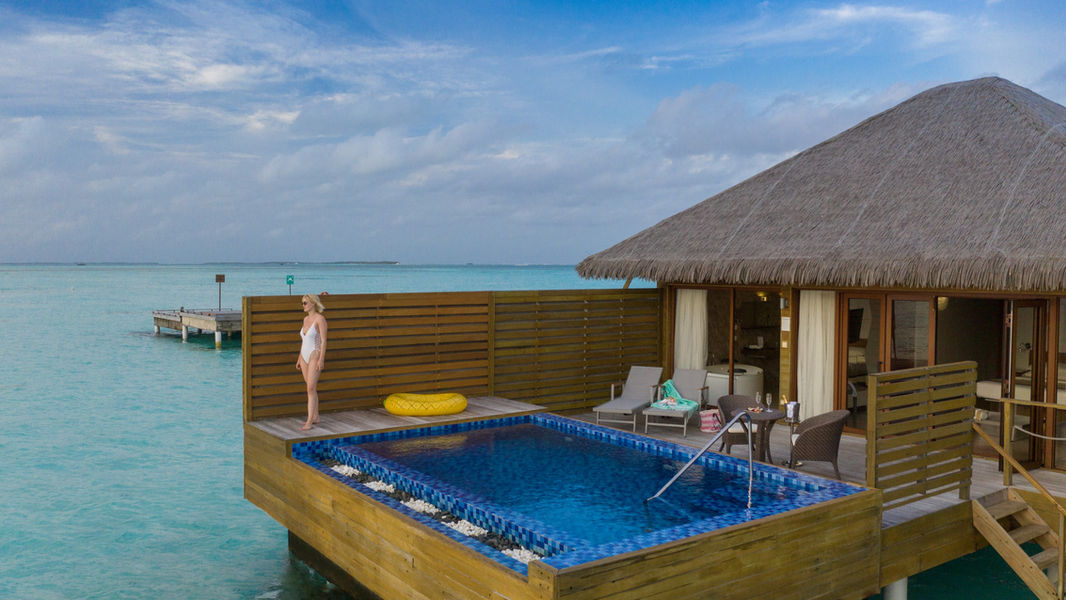 For an exclusive experience in the Maldives with Cocoon Maldives Resort makes sure that couples and families can experience moments of tranquility and relaxation in a unique location nestled in the Indian Ocean.
