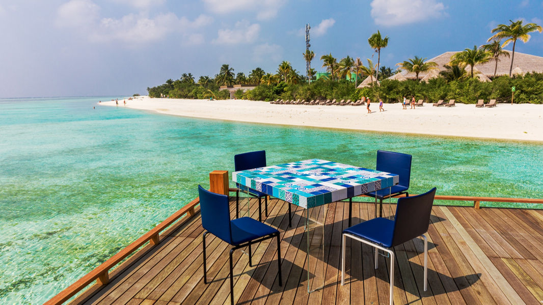 For an exclusive experience in the Maldives with Cocoon Maldives Resort makes sure that couples and families can experience moments of tranquility and relaxation in a unique location nestled in the Indian Ocean.