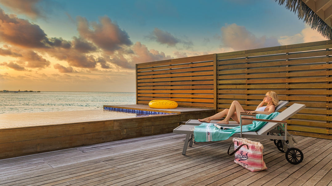 For an exclusive experience in the Maldives with Cocoon Maldives Resort makes sure that couples and families can experience moments of tranquility and relaxation in a unique location nestled in the Indian Ocean.