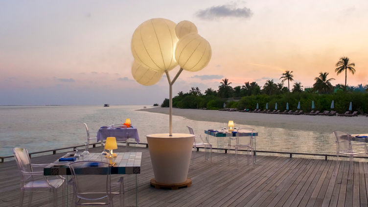 For an exclusive experience in the Maldives with Cocoon Maldives Resort makes sure that couples and families can experience moments of tranquility and relaxation in a unique location nestled in the Indian Ocean. 
