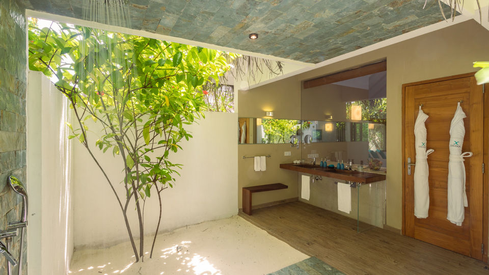 For an exclusive experience in the Maldives with Cocoon Maldives Resort makes sure that couples and families can experience moments of tranquility and relaxation in a unique location nestled in the Indian Ocean.