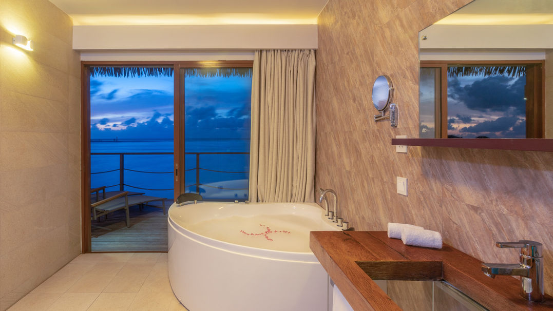 For an exclusive experience in the Maldives with Cocoon Maldives Resort makes sure that couples and families can experience moments of tranquility and relaxation in a unique location nestled in the Indian Ocean.