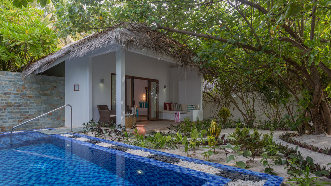 For an exclusive experience in the Maldives with Cocoon Maldives Resort makes sure that couples and families can experience moments of tranquility and relaxation in a unique location nestled in the Indian Ocean.