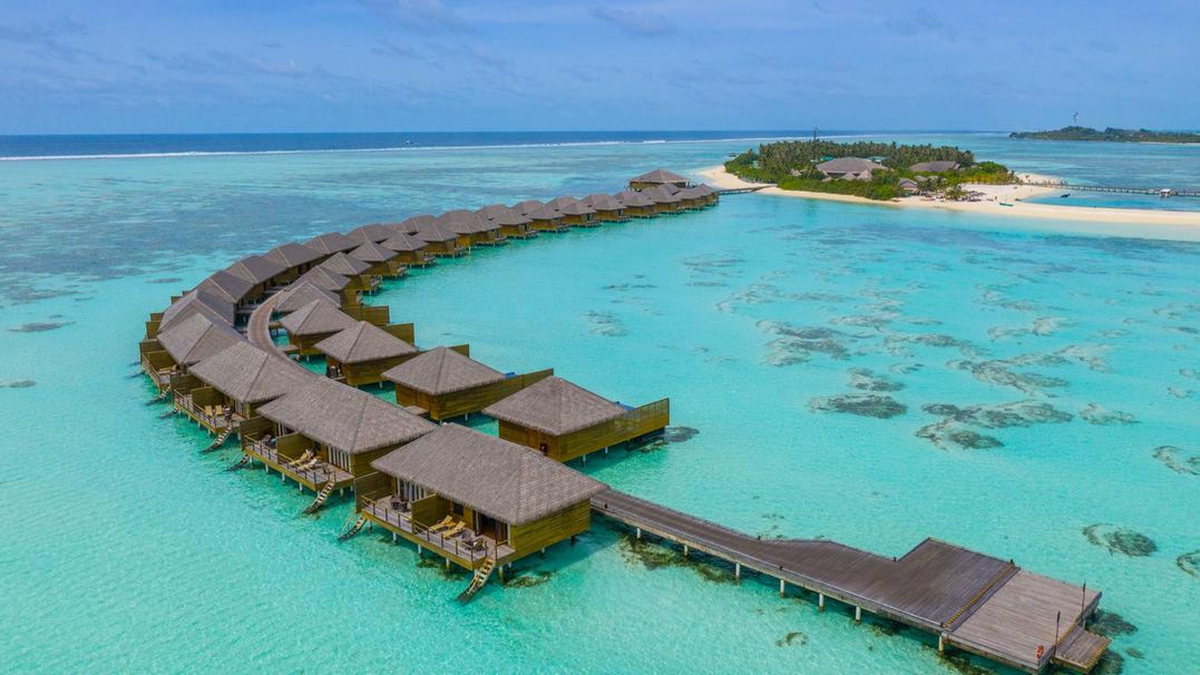 For an exclusive experience in the Maldives with Cocoon Maldives Resort makes sure that couples and families can experience moments of tranquility and relaxation in a unique location nestled in the Indian Ocean.