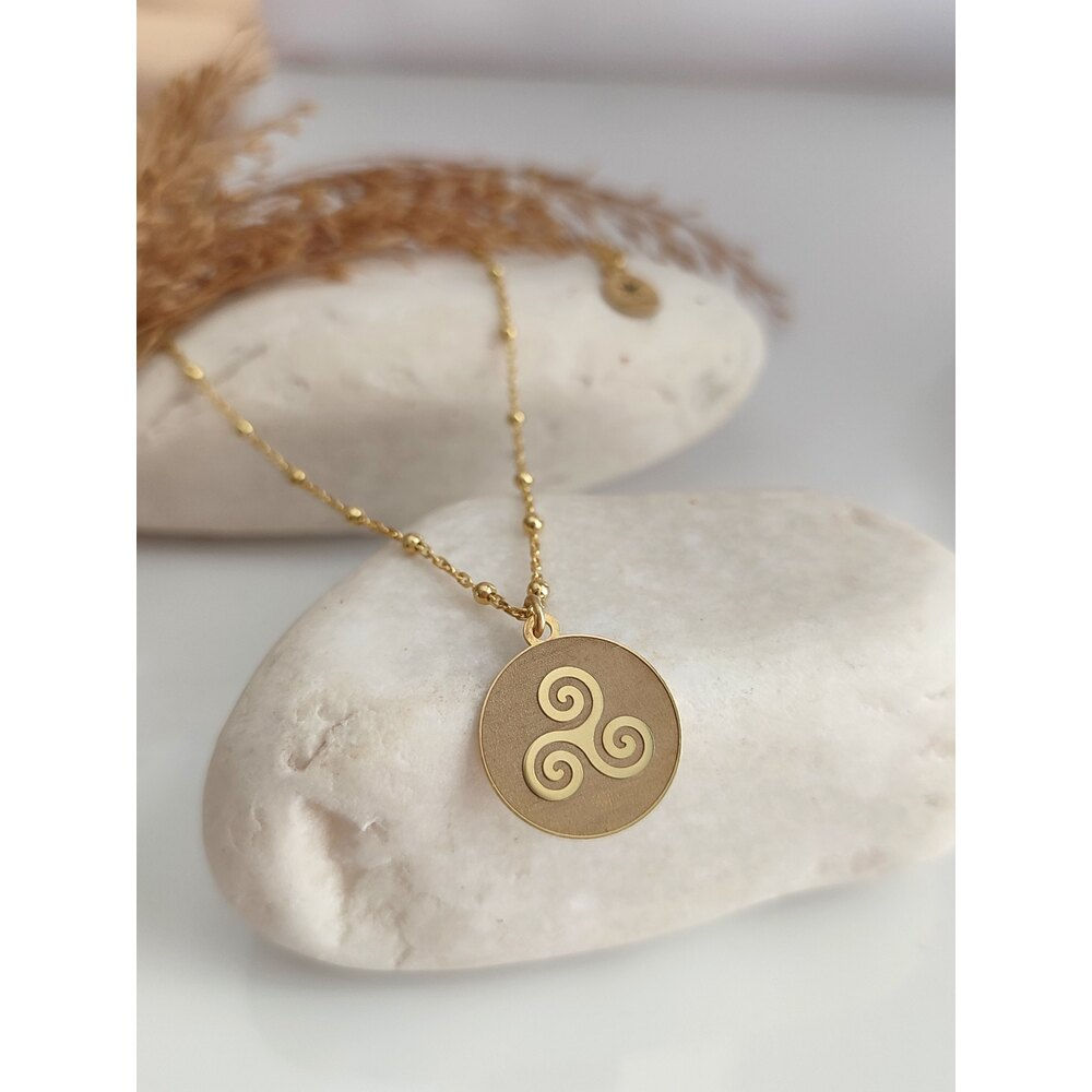 Triskele Üçlü Sarmal Kolye