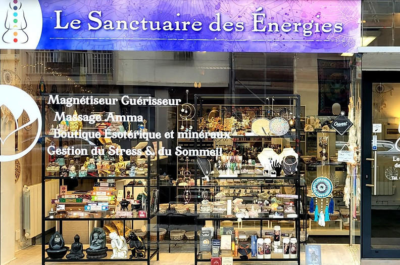 La devanture de la boutique ésotérique et minéraux du Sanctuaire des Energies