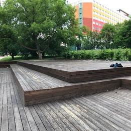 Wooden ledge to the drop