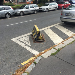 Ledge to the road 