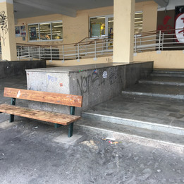 Ledge to the stairs 