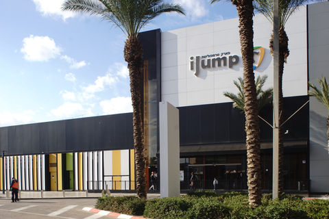 Aluminium Cladding in yellow black and white with screen-printed glass