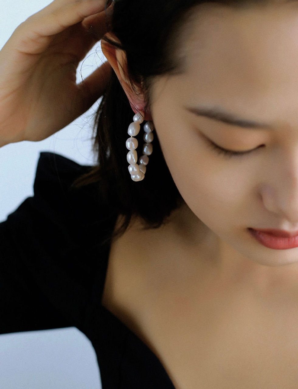 Thumbnail: Natural Baroque Pearl Hoop Earrings | 12mm Baroque Pearl 