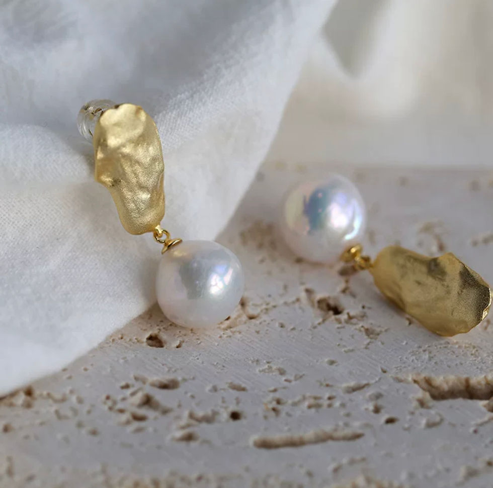 Thumbnail: Hammered Gold Genuine Pearl Earrings 