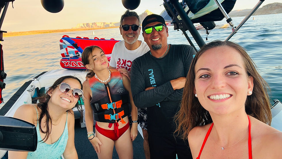 Family Boat Tour in Lake Powell