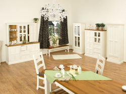 Darwin dining set1.jpg