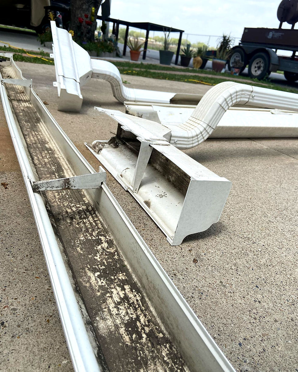 Vinyl gutters replaced with 5in aluminum gutter