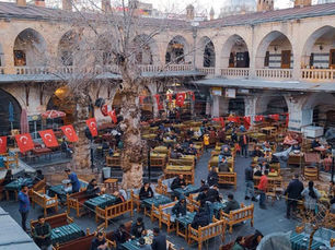Şanlıurfa’nın Kalbi: Tarihi Çarşılar ve Lezzet Durakları