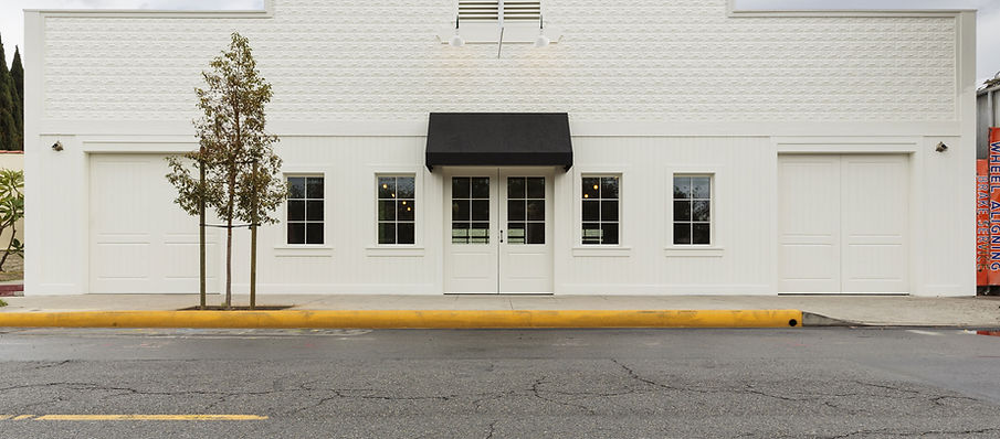 Fachada do prédio branco
