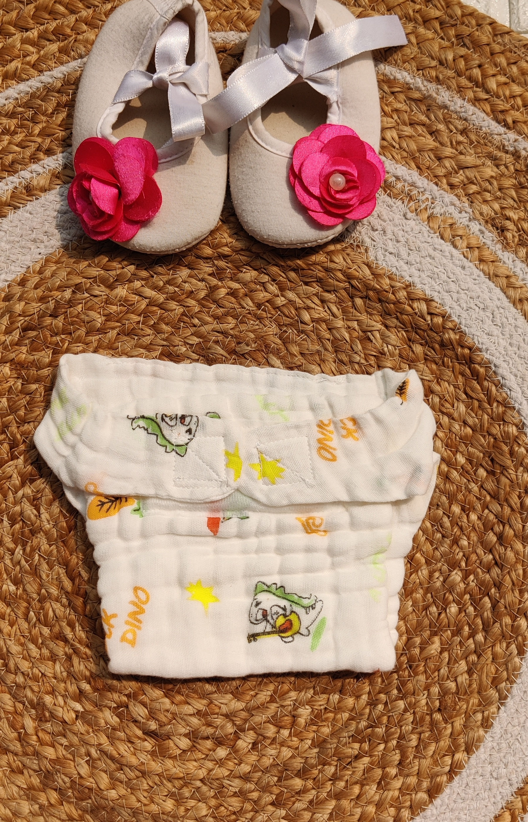 Crinkled Muslin 6 layer velcro Nappy - Music Dino