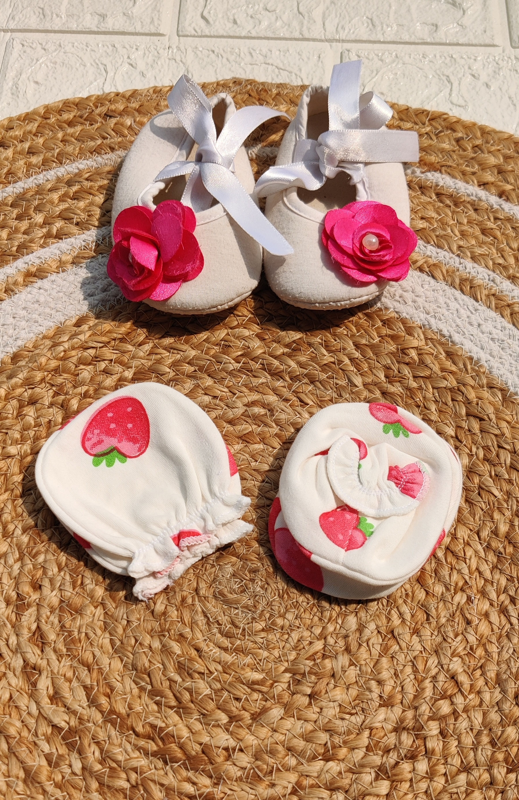 Mitten Socks Set - Strawberry