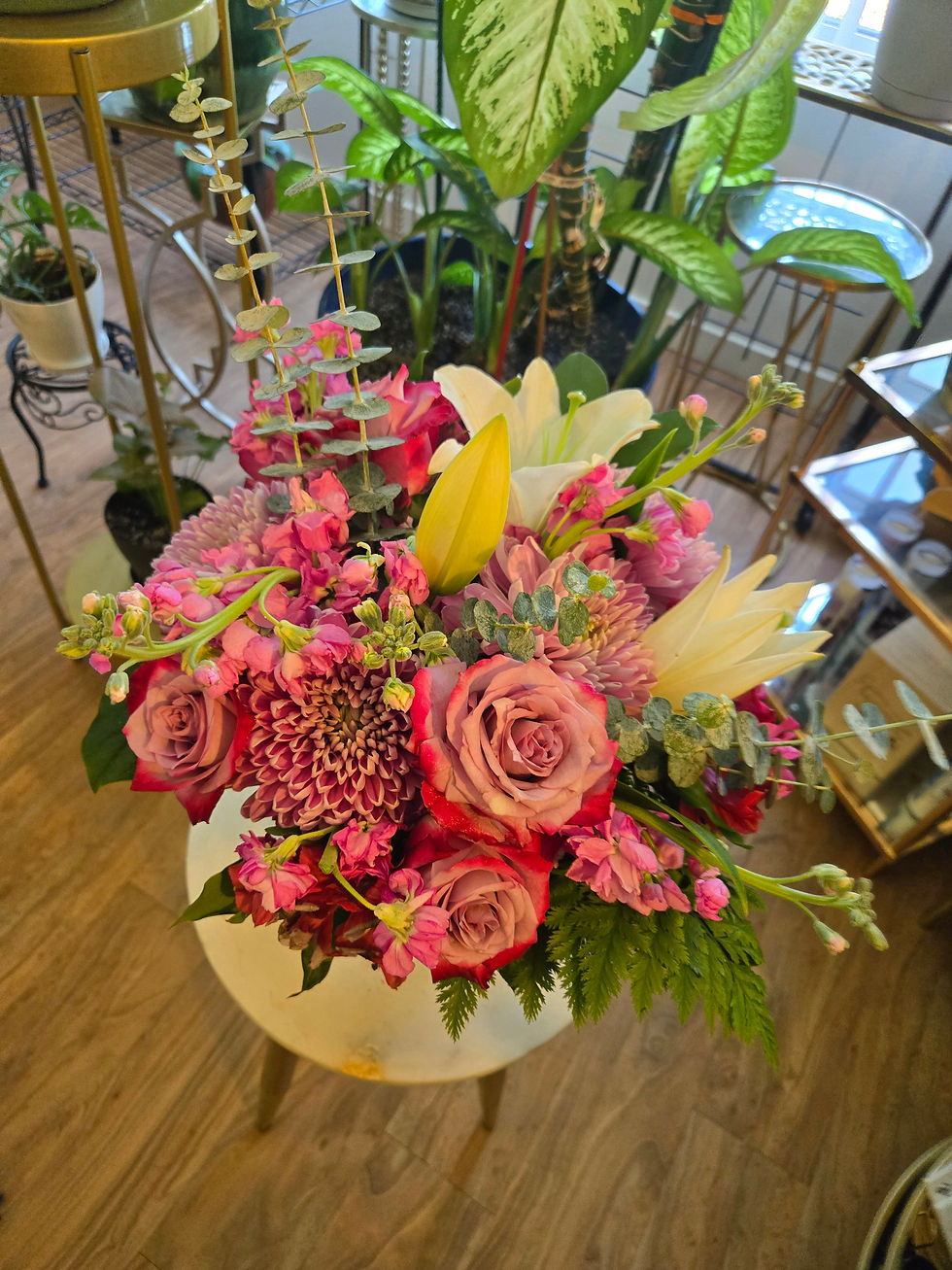 Thumbnail: Deluxe Glass Vase Arrangement