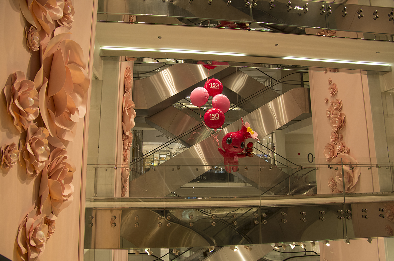 Mascotte atrium Printemps Haussmann