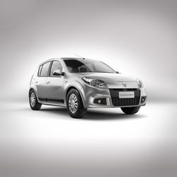 Sandero2013-Carshot-01B