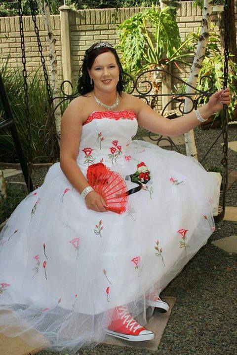Lovely dress with red details
