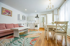 ŠTÝLOVÉ BÝVANIE V SRDCI TRNAVY- KOMPLETNE ZARIADENÝ 2 -IZBOVÝ BYT NA HALENÁRSKEJ