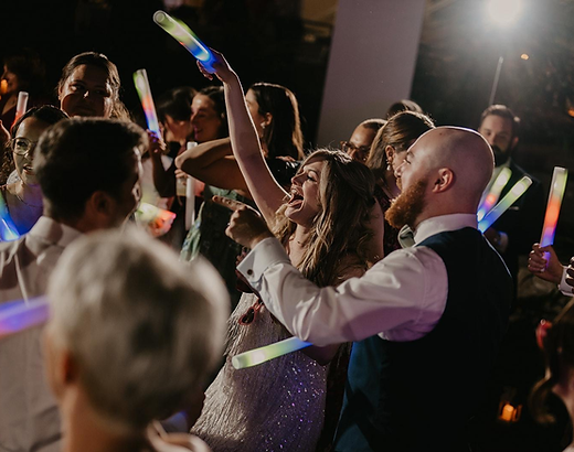 Tanzende Gäste bei Hochzeit mit DJ Membrain in der Region Basel