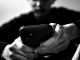¿Cómo saber si alguien es mayor de edad en internet?