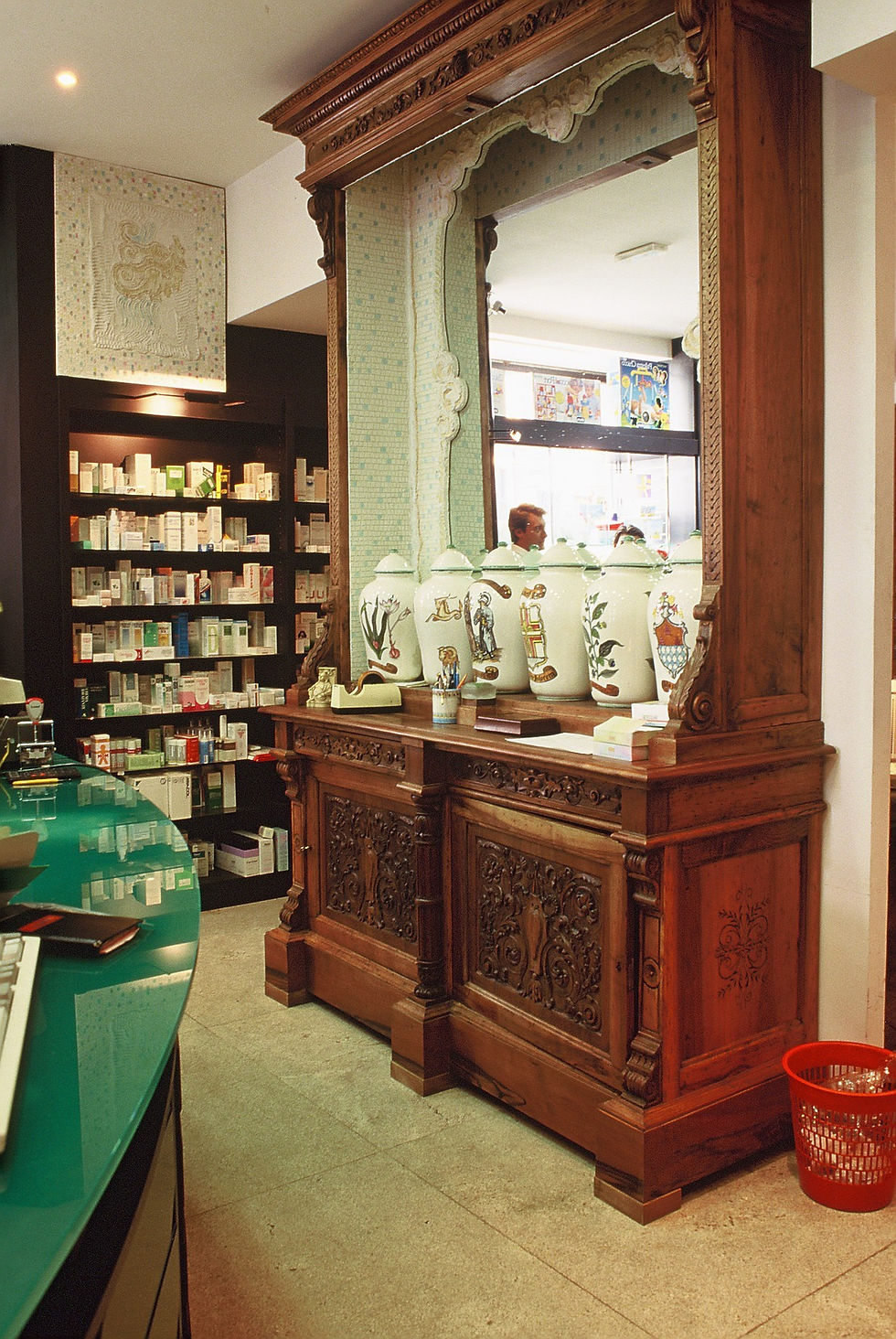 farmacia-Mattachione-allestimento-1994-3
