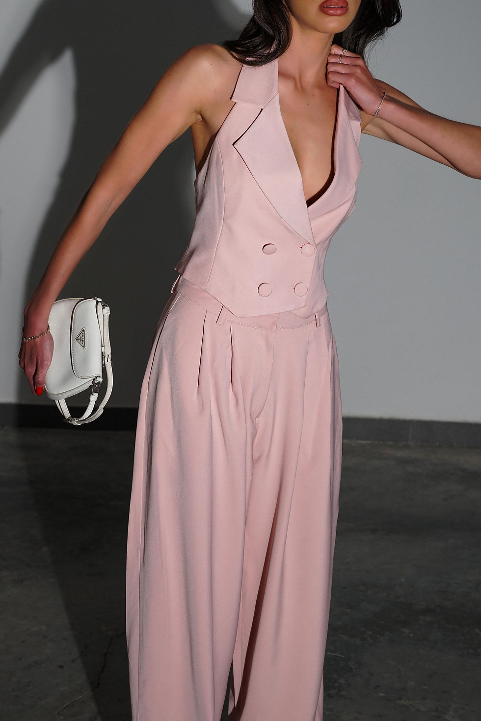 תמונה ממוזערת: חליפת מוניקה