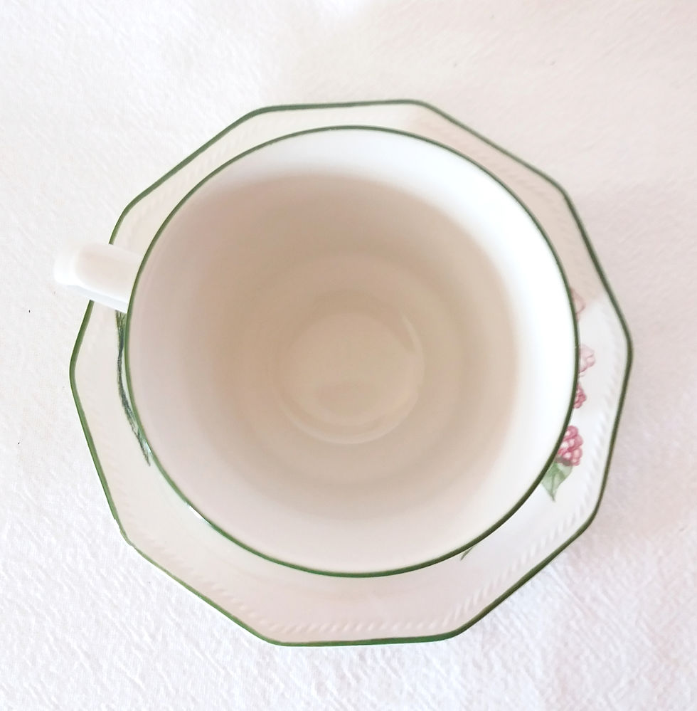 Miniature : Tasse et soucoupe décor fruits, en porcelaine anglaise Churchill - 80's