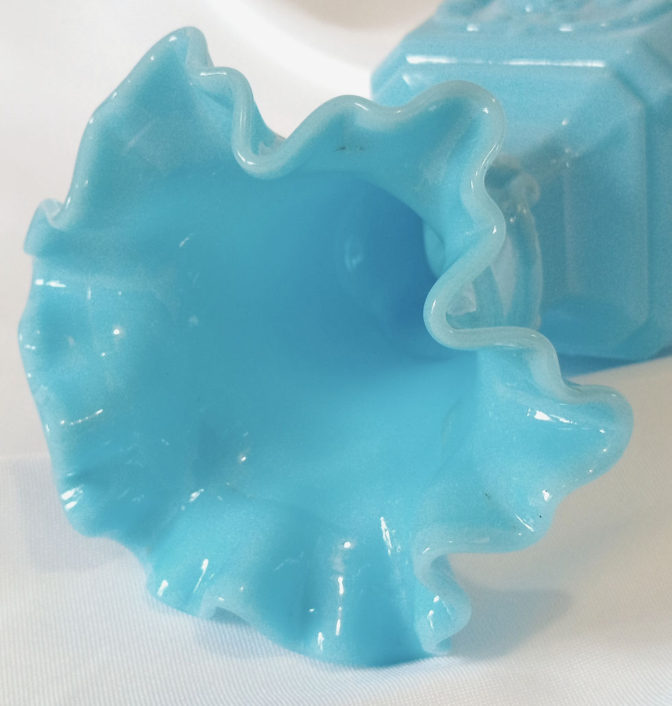 Miniature : Vase en opaline bleu azur "Carré" Portieux Fin XIXe
