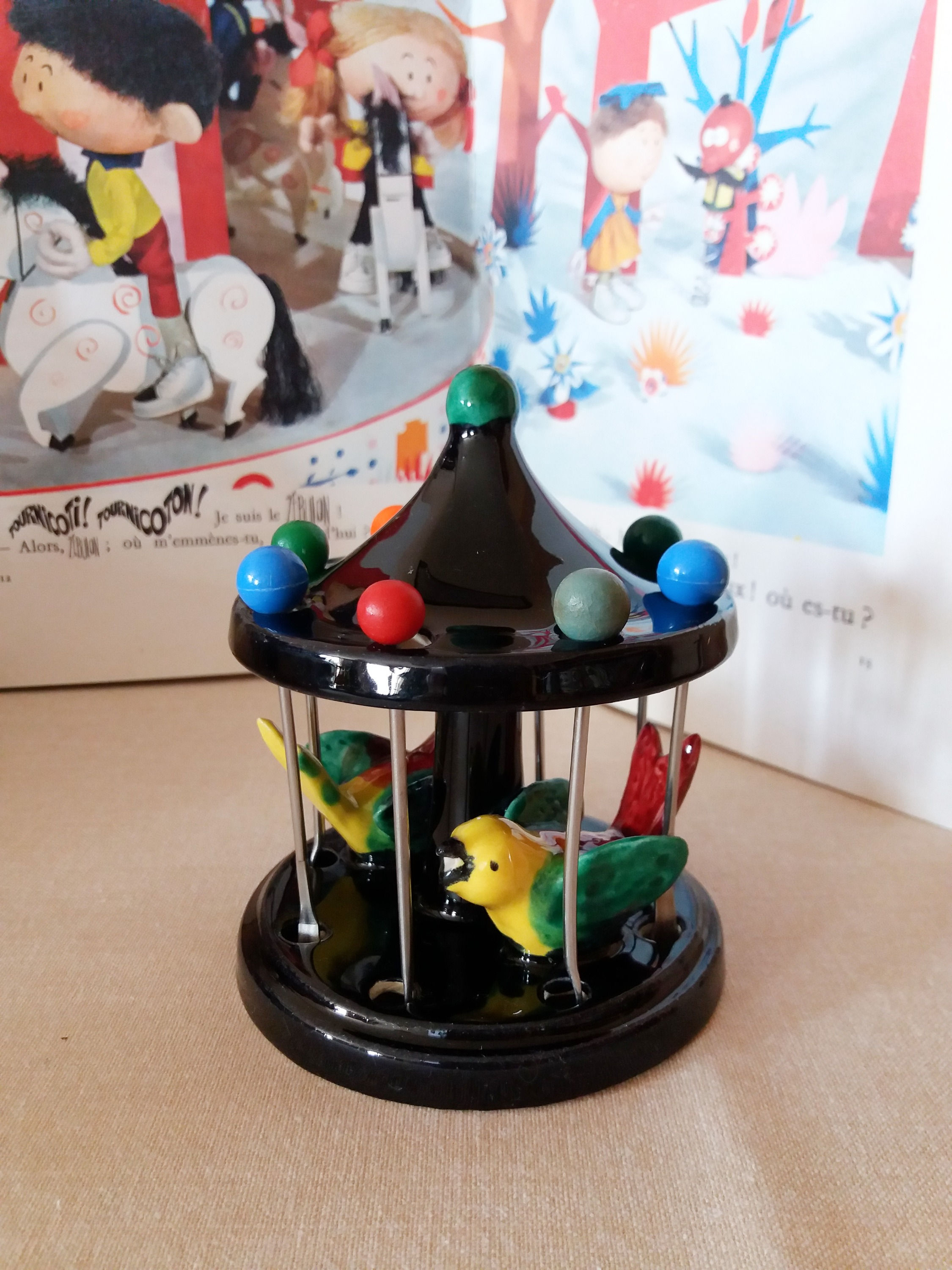 Porte piques vintage en barbotine à escargots ou apéritif