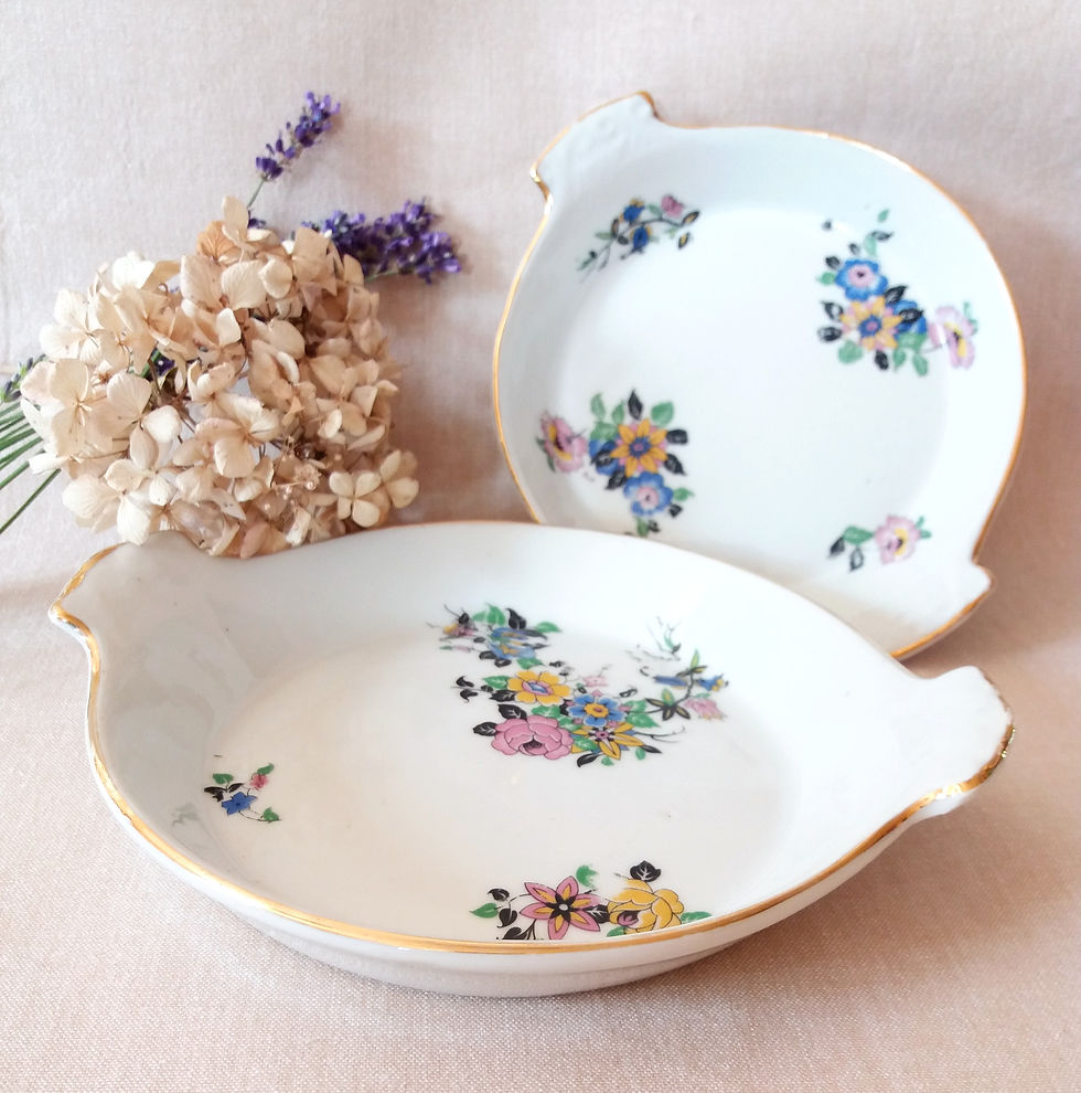 Miniature : Deux plats à gratin, petits plats à oreilles fleuris, porcelaine à feu Début XXe