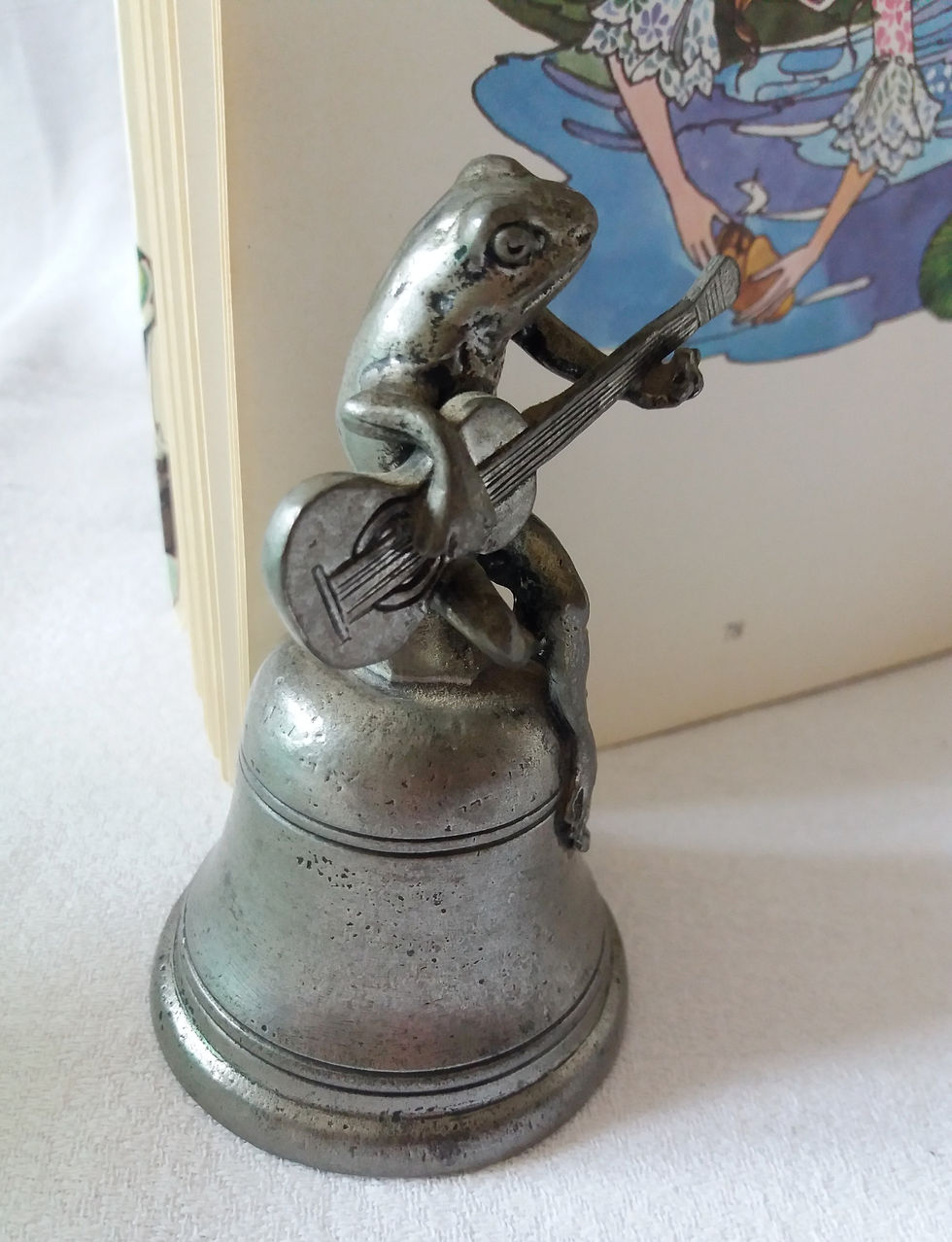 Miniature : Cloche de table en étain - cloche décor grenouille