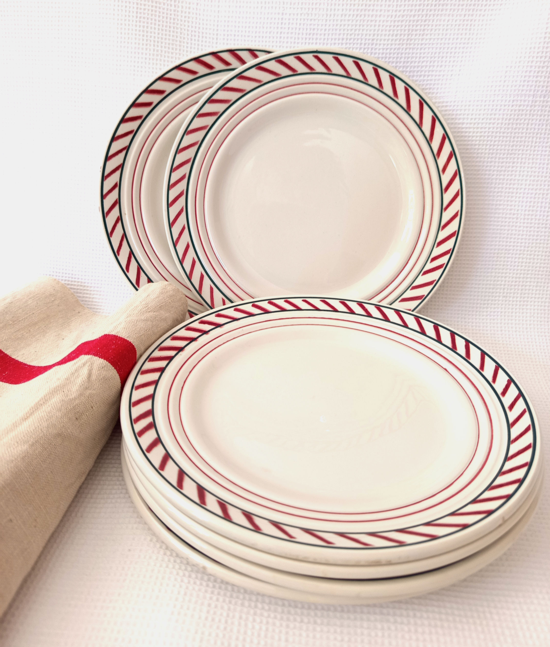 Série de 6 assiettes à dessert rayées rouge vert - Céranord "Vincennes"