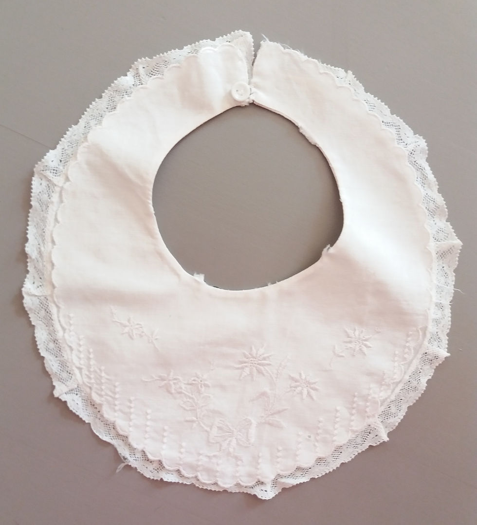 Miniature : Bavoir rétro en coton blanc brodé