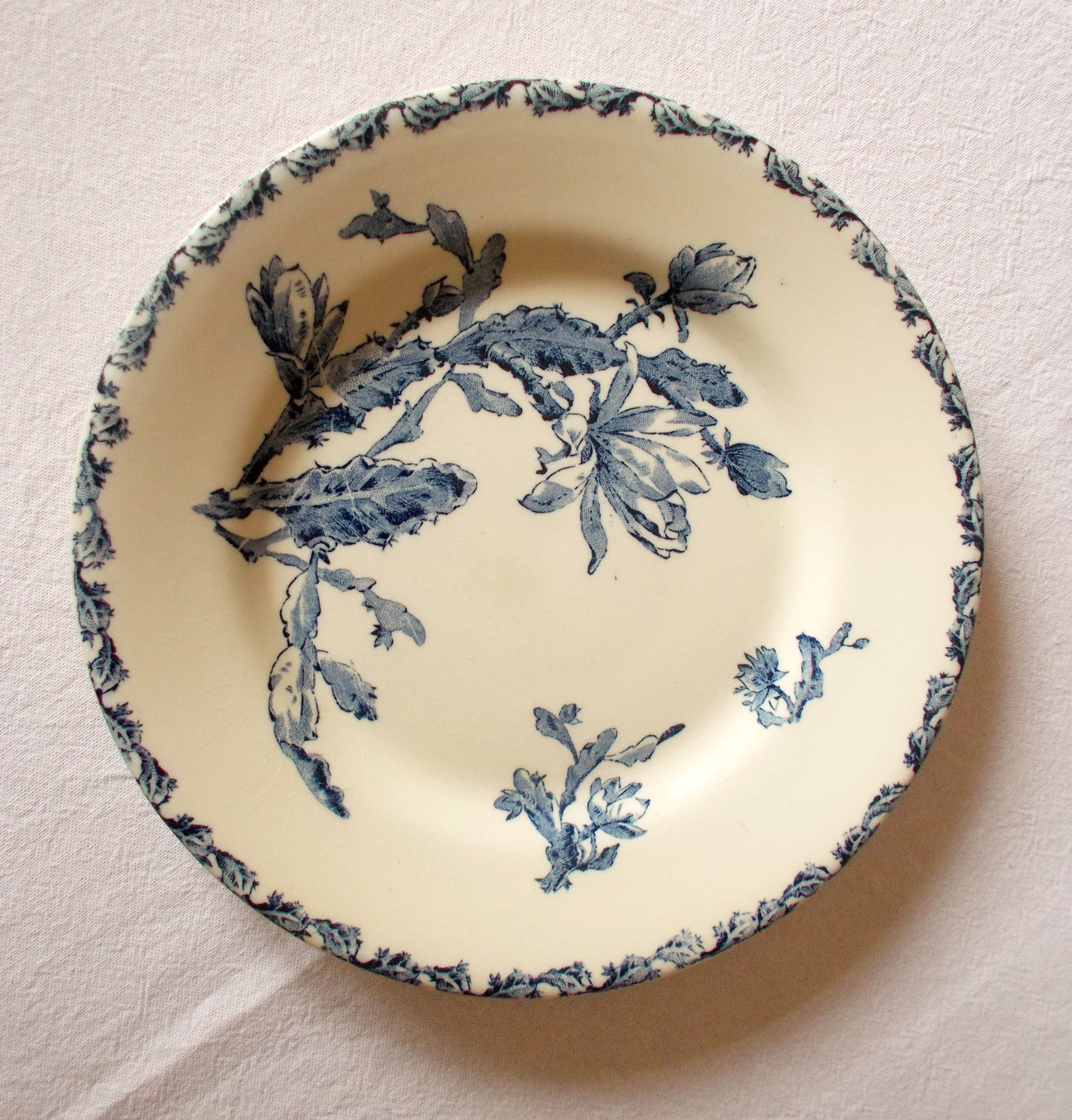 Assiette plate Gien - terre de fer - bleue - modèle "cactus"