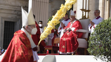 Na loucura da guerra, Cristo volta a ser crucificado