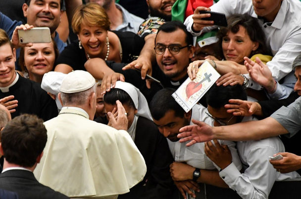 Papa Francisco: Os ídolos matam, o dinheiro rouba a vida e o prazer leva à solidão.