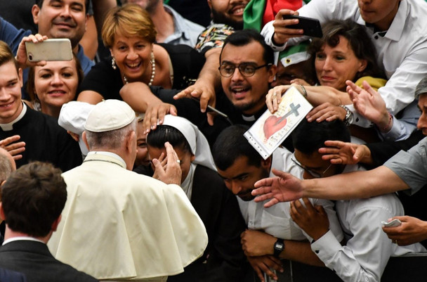 Papa Francisco: Os ídolos matam, o dinheiro rouba a vida e o prazer leva à solidão.