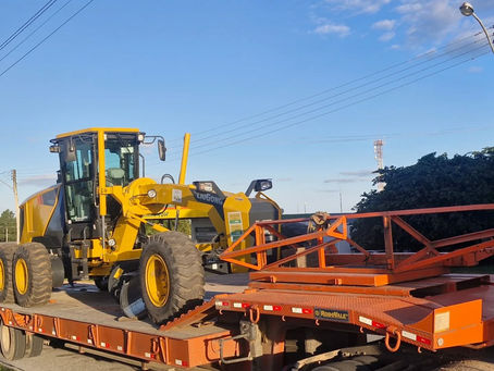 Pedras Altas recebe motoniveladora para reforçar manutenção de estradas rurais