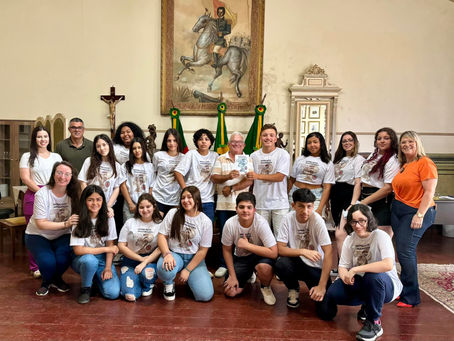 Prefeito de Jaguarão recebe alunos autores de livro sobre histórias de mulheres negras